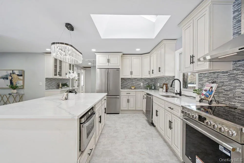 497 Woodbury Road Cold Spring Harbor, NY 11724