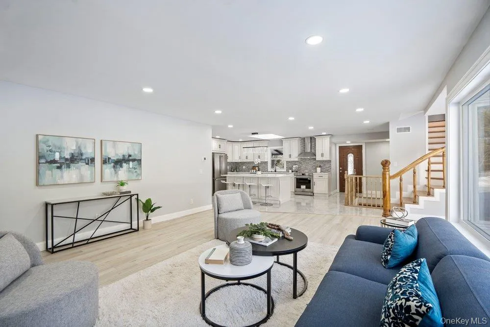 497 Woodbury Road Cold Spring Harbor, NY 11724