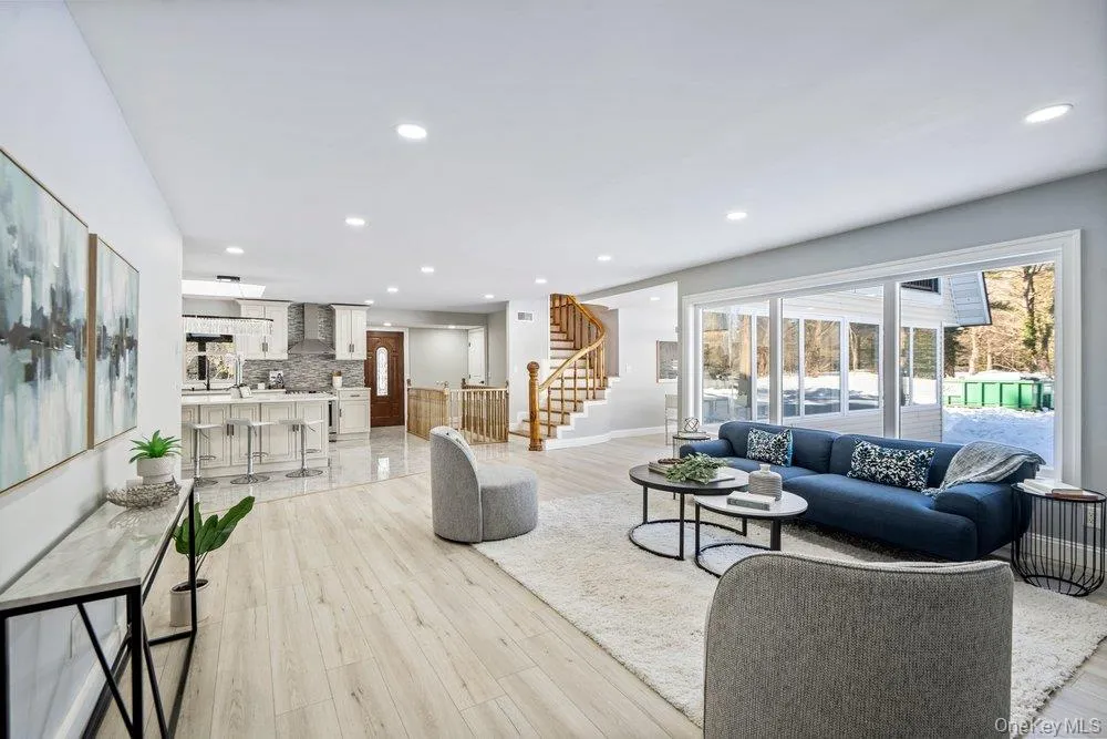 497 Woodbury Road Cold Spring Harbor, NY 11724