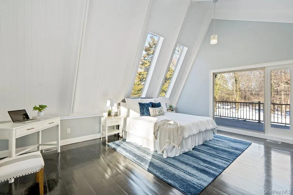 497 Woodbury Road Cold Spring Harbor, NY 11724