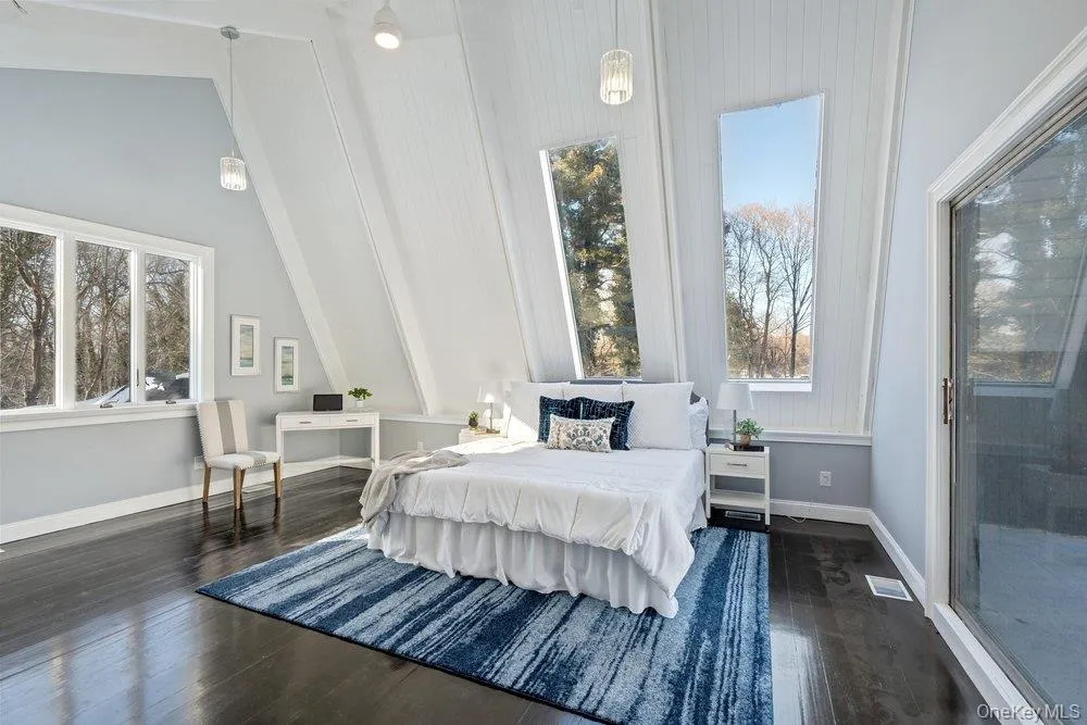 497 Woodbury Road Cold Spring Harbor, NY 11724