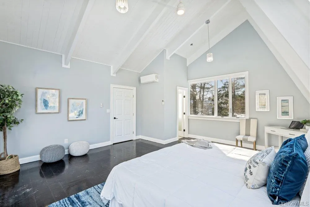 497 Woodbury Road Cold Spring Harbor, NY 11724