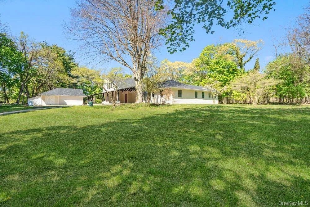 497 Woodbury Road Cold Spring Harbor, NY 11724