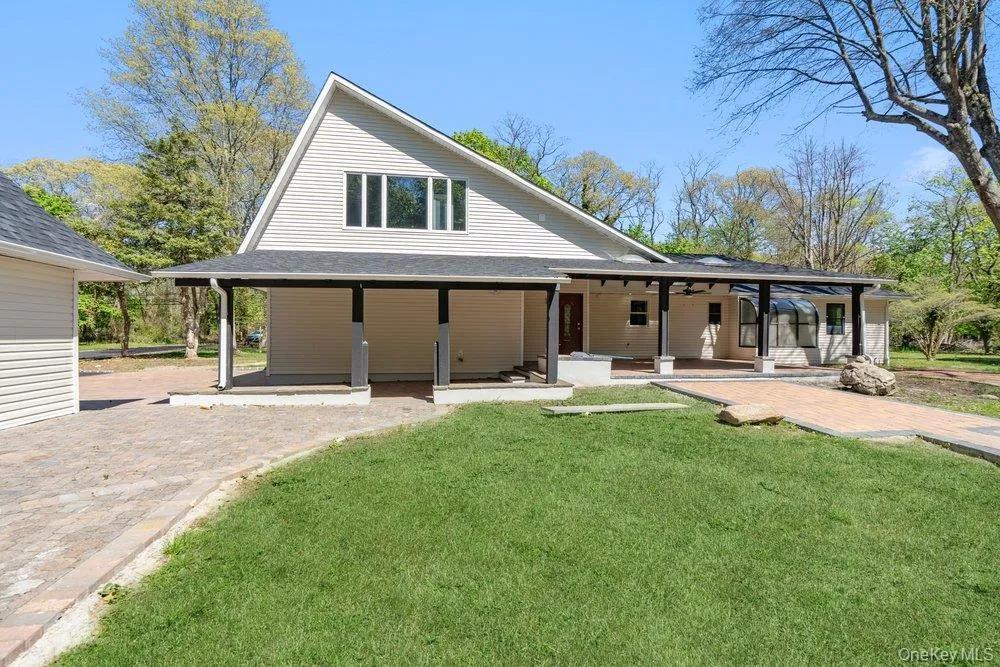 497 Woodbury Road Cold Spring Harbor, NY 11724