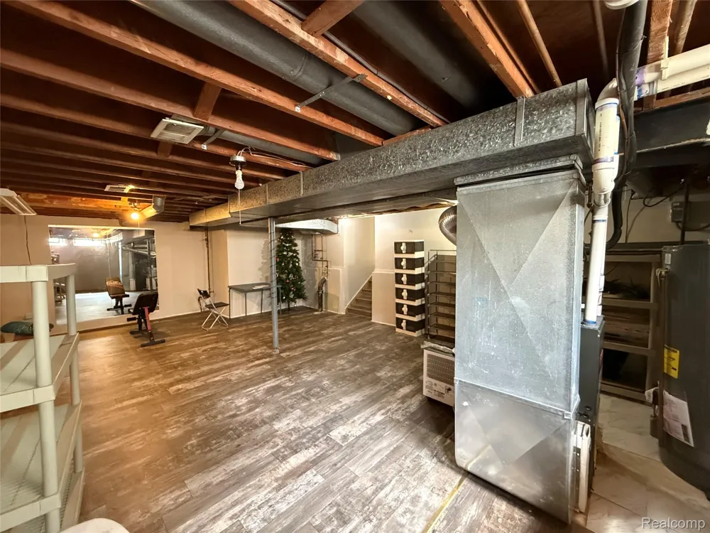 2356 Hinge Drive Troy City, MI 48083