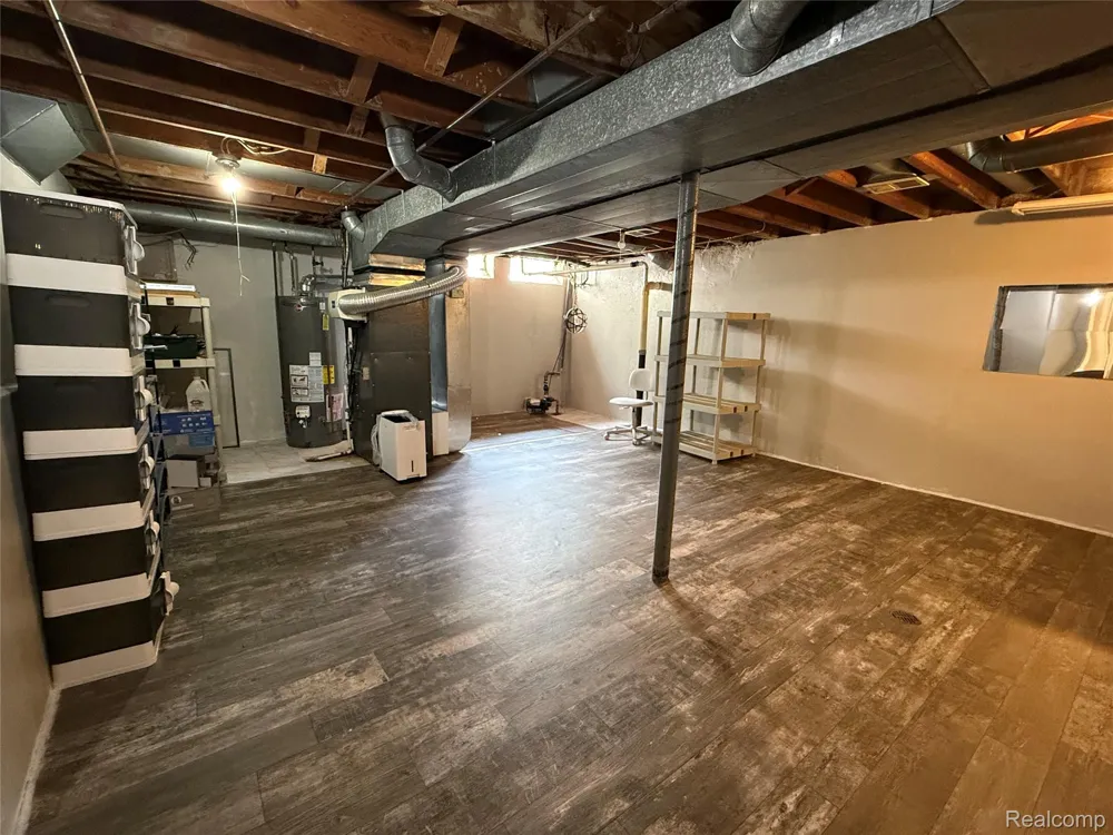 2356 Hinge Drive Troy City, MI 48083