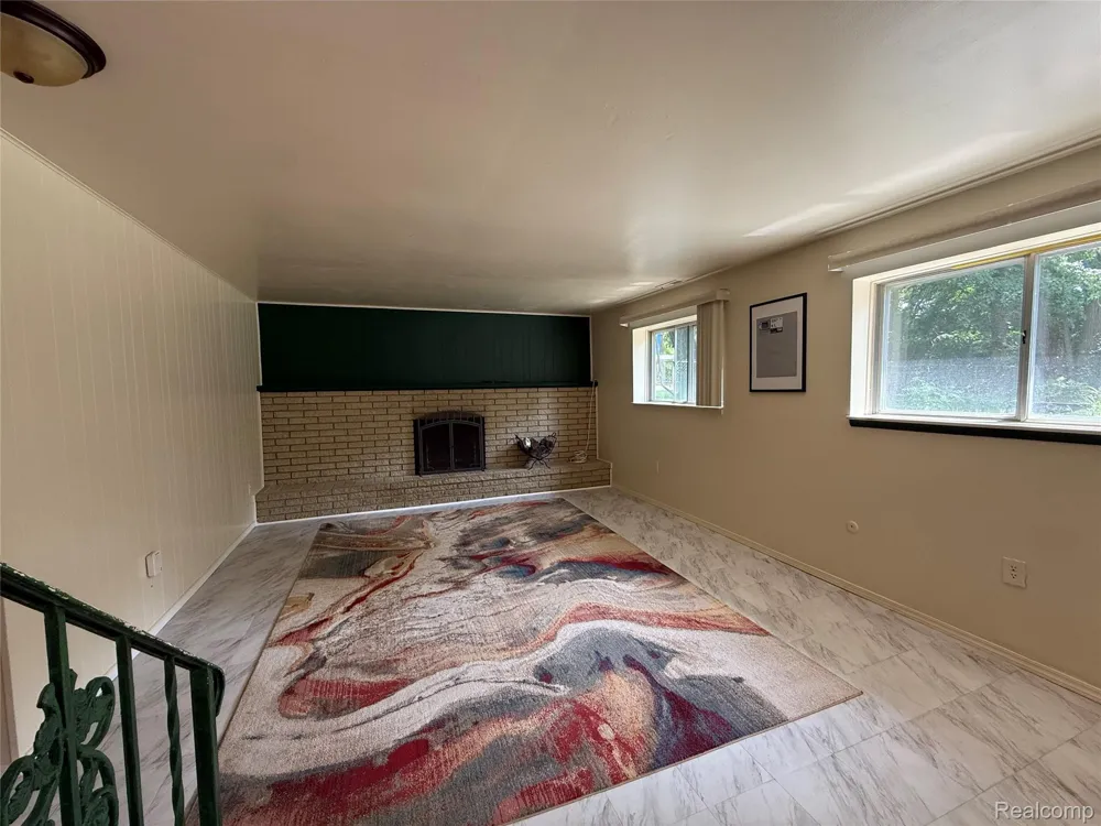 2356 Hinge Drive Troy City, MI 48083