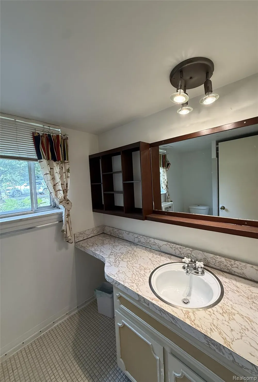 2356 Hinge Drive Troy City, MI 48083