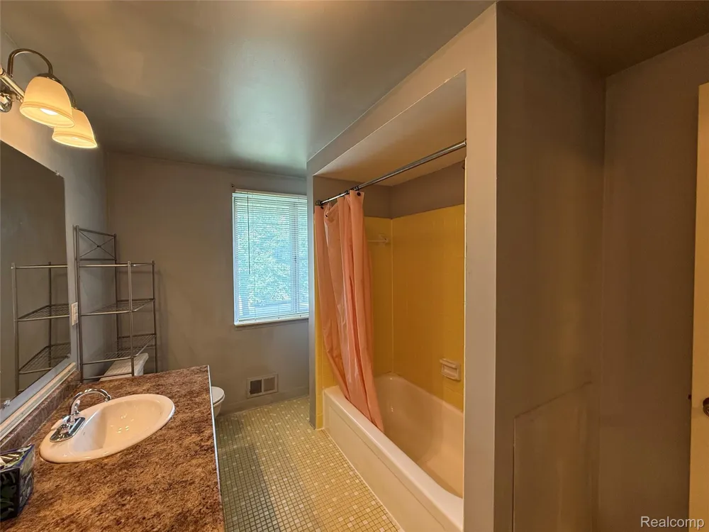 2356 Hinge Drive Troy City, MI 48083