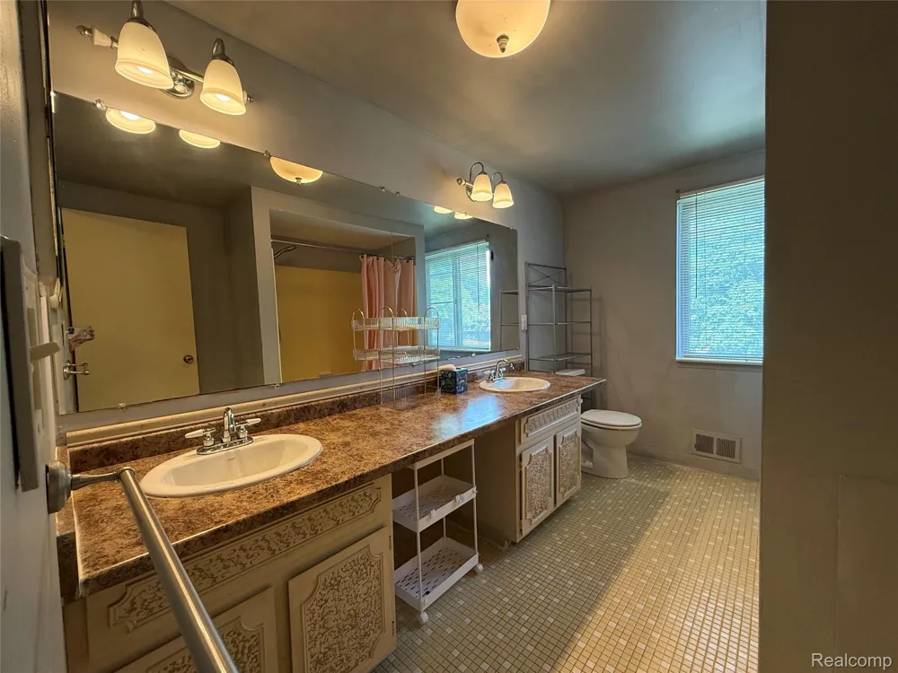 2356 Hinge Drive Troy City, MI 48083