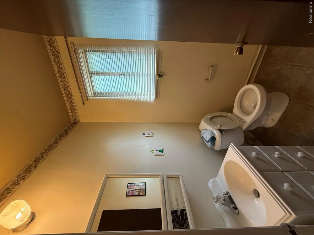 2356 Hinge Drive Troy City, MI 48083