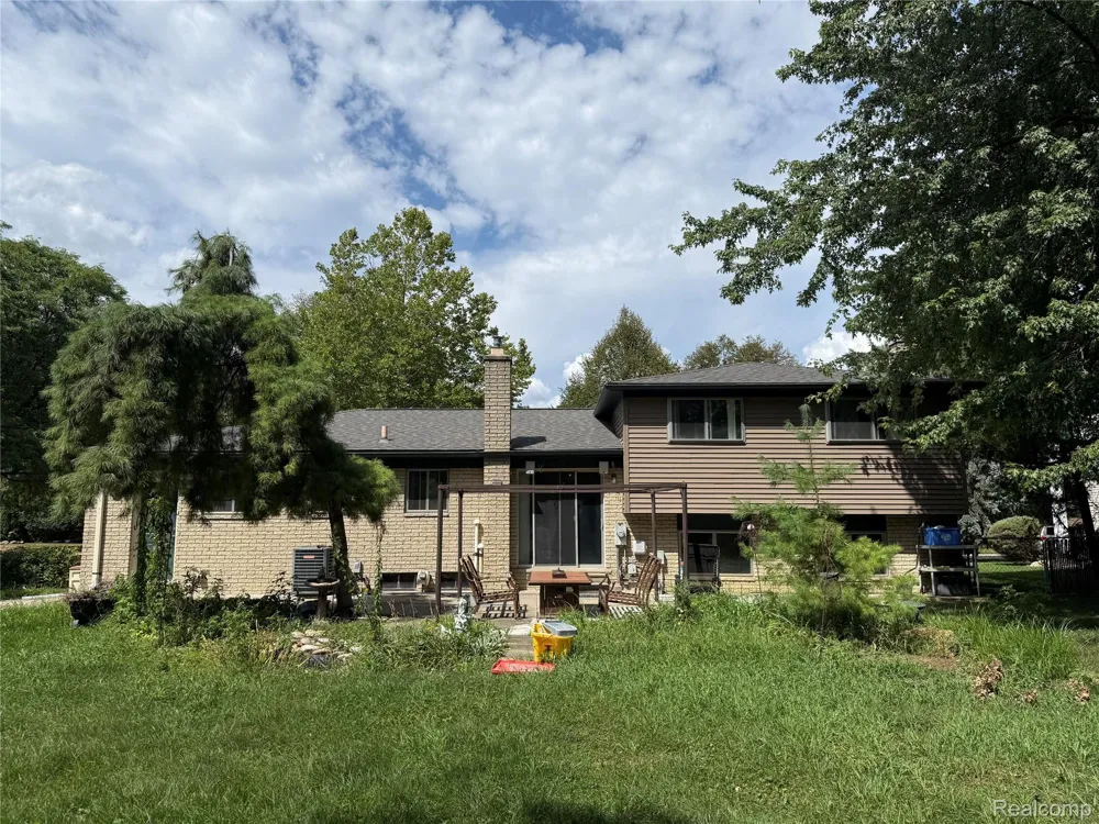 2356 Hinge Drive Troy City, MI 48083