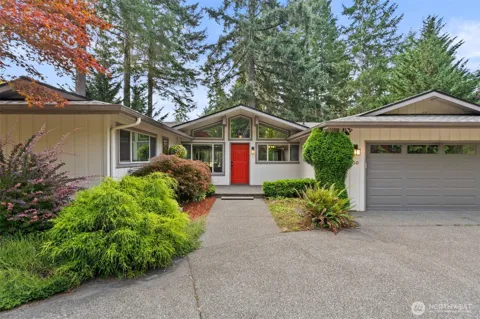550 E Country Club Drive E