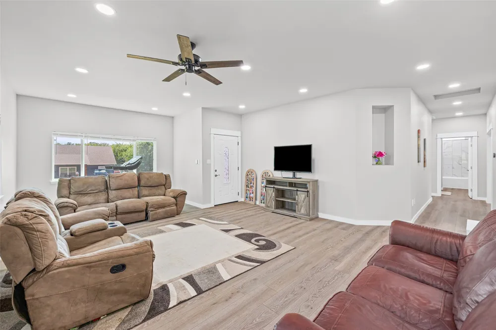 5908 Collins Court Granbury, TX 76048