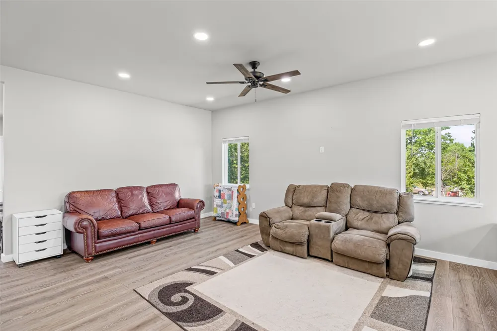 5908 Collins Court Granbury, TX 76048