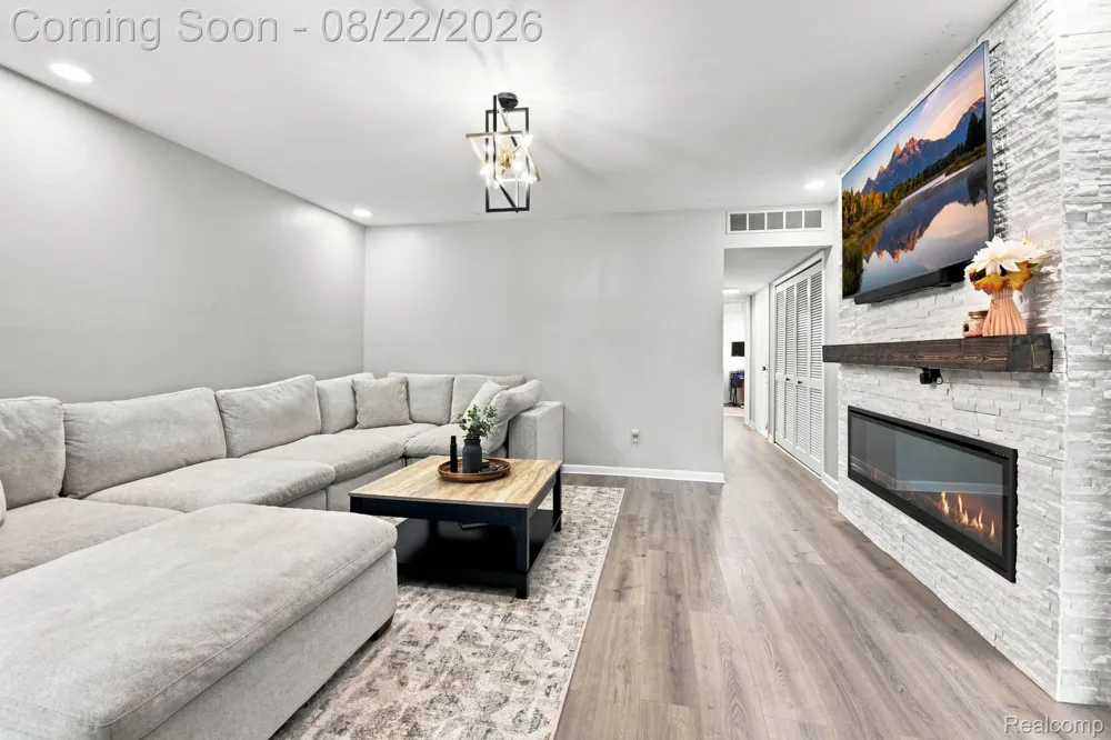 22733 Ridgeway Street St Clair Shores City, MI 48080