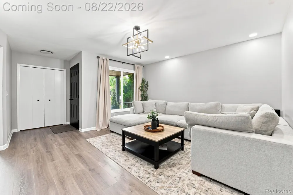 22733 Ridgeway Street St Clair Shores City, MI 48080