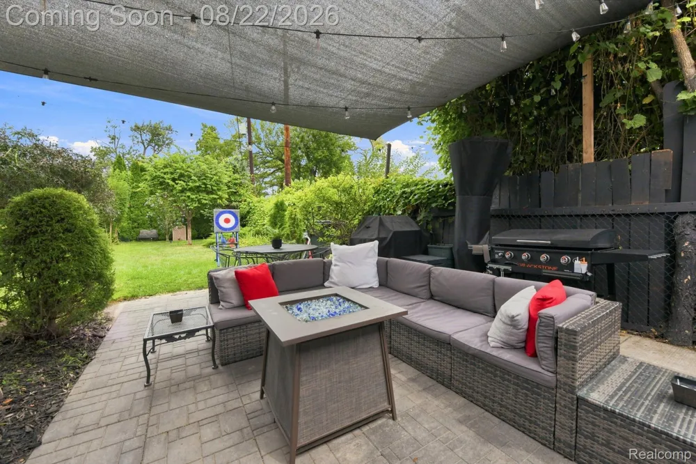 22733 Ridgeway Street St Clair Shores City, MI 48080