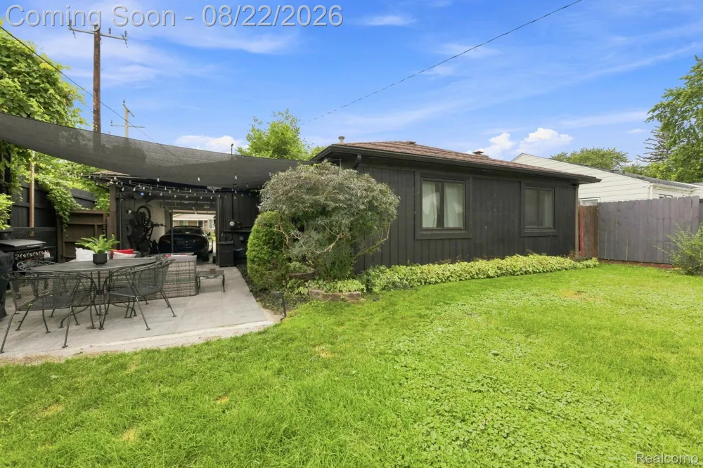 22733 Ridgeway Street St Clair Shores City, MI 48080