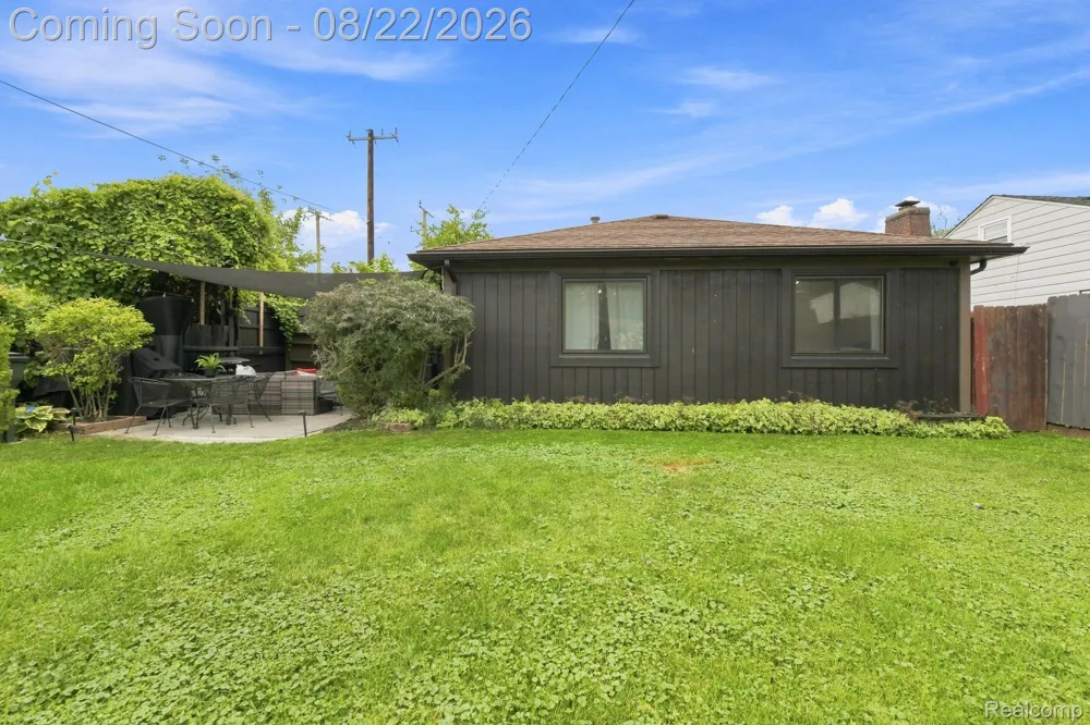 22733 Ridgeway Street St Clair Shores City, MI 48080
