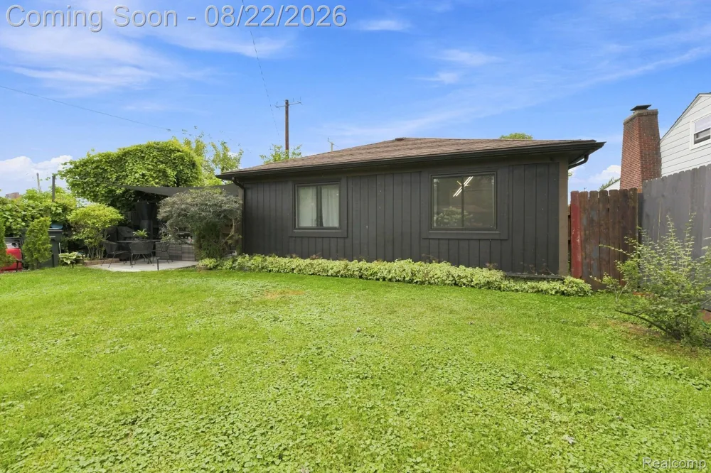 22733 Ridgeway Street St Clair Shores City, MI 48080