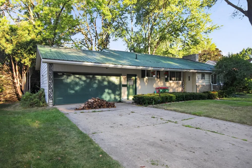 189 Westview Drive Alma City, MI 48801