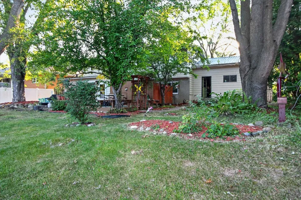 189 Westview Drive Alma City, MI 48801