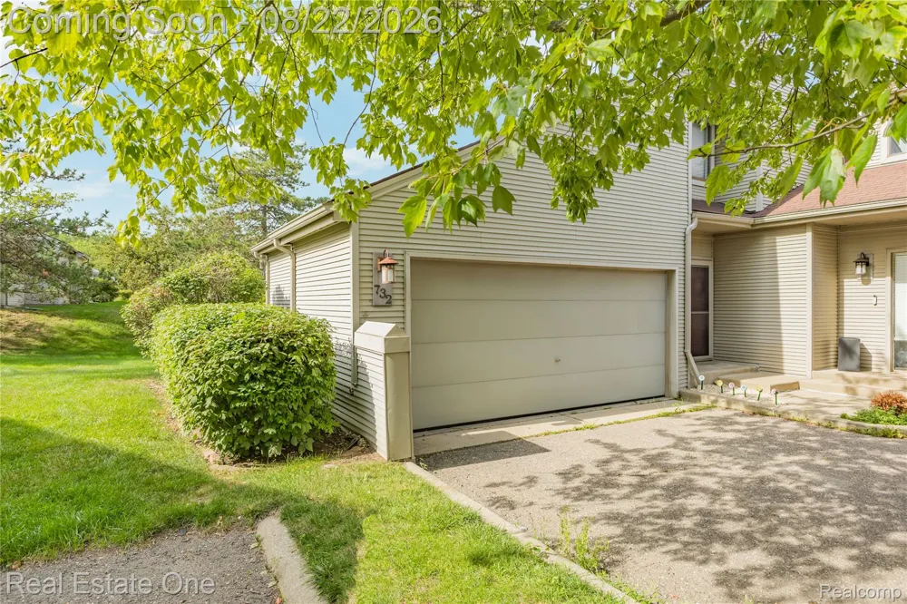 732 Hamilton Court Rochester Hills City, MI 48307