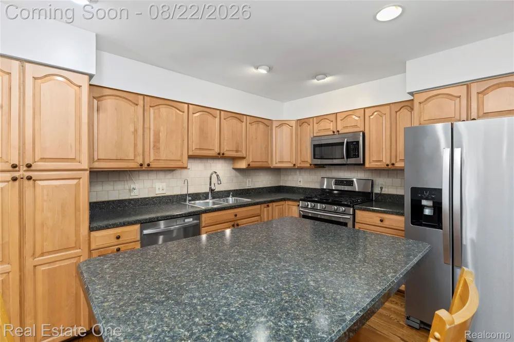 732 Hamilton Court Rochester Hills City, MI 48307