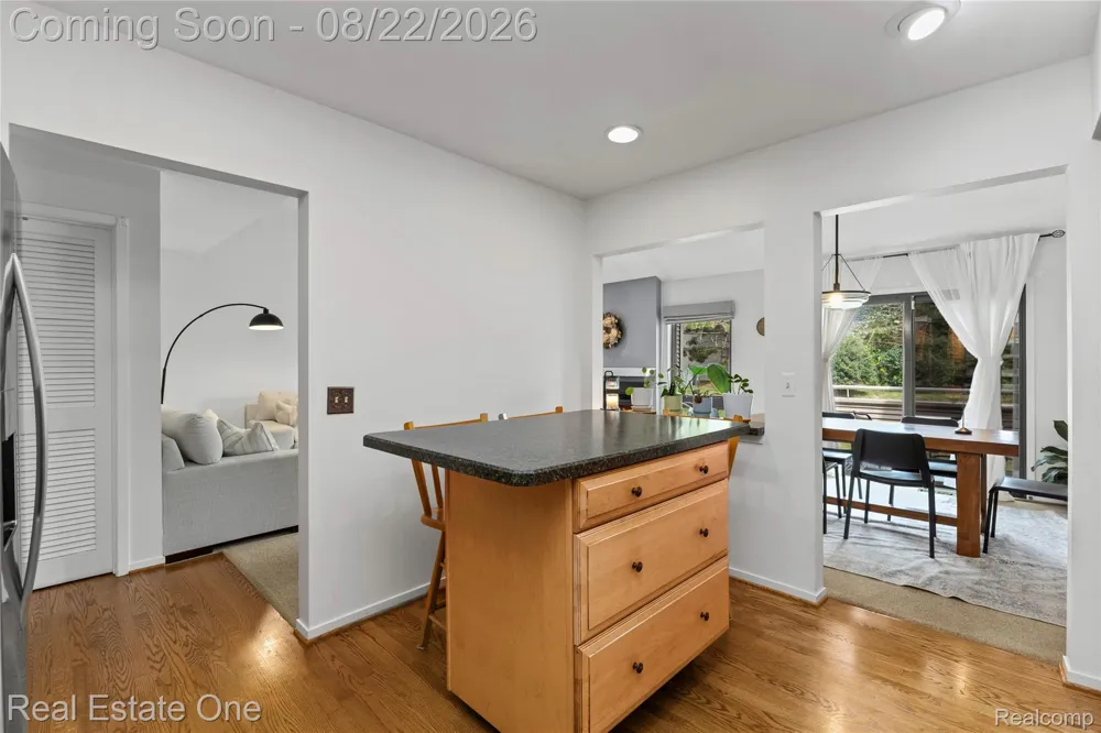 732 Hamilton Court Rochester Hills City, MI 48307