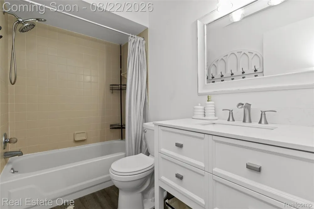 732 Hamilton Court Rochester Hills City, MI 48307