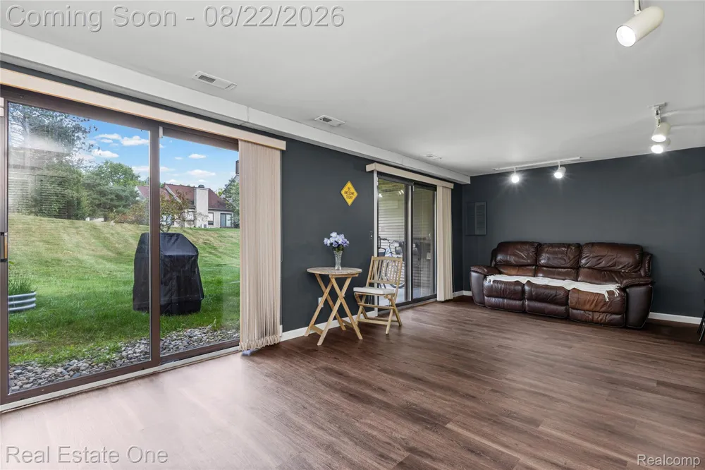 732 Hamilton Court Rochester Hills City, MI 48307