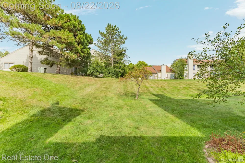 732 Hamilton Court Rochester Hills City, MI 48307