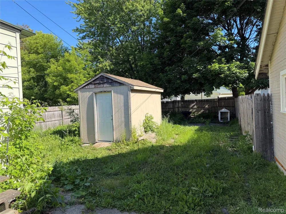 909 Pine Street Port Huron City, MI 48060