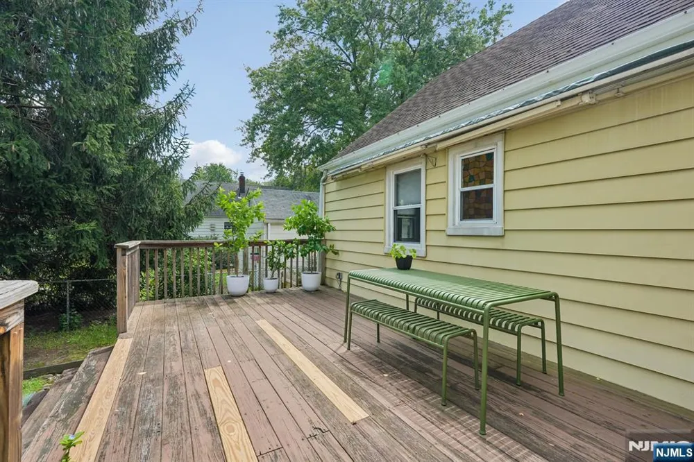 1050 Evergreen Court New Milford, NJ 07646