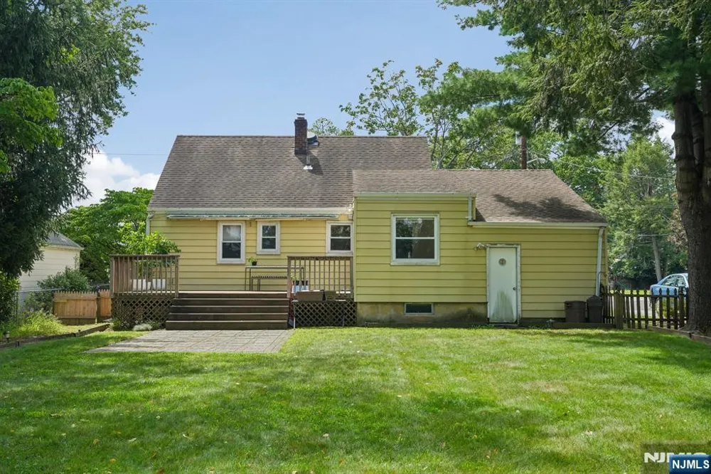 1050 Evergreen Court New Milford, NJ 07646