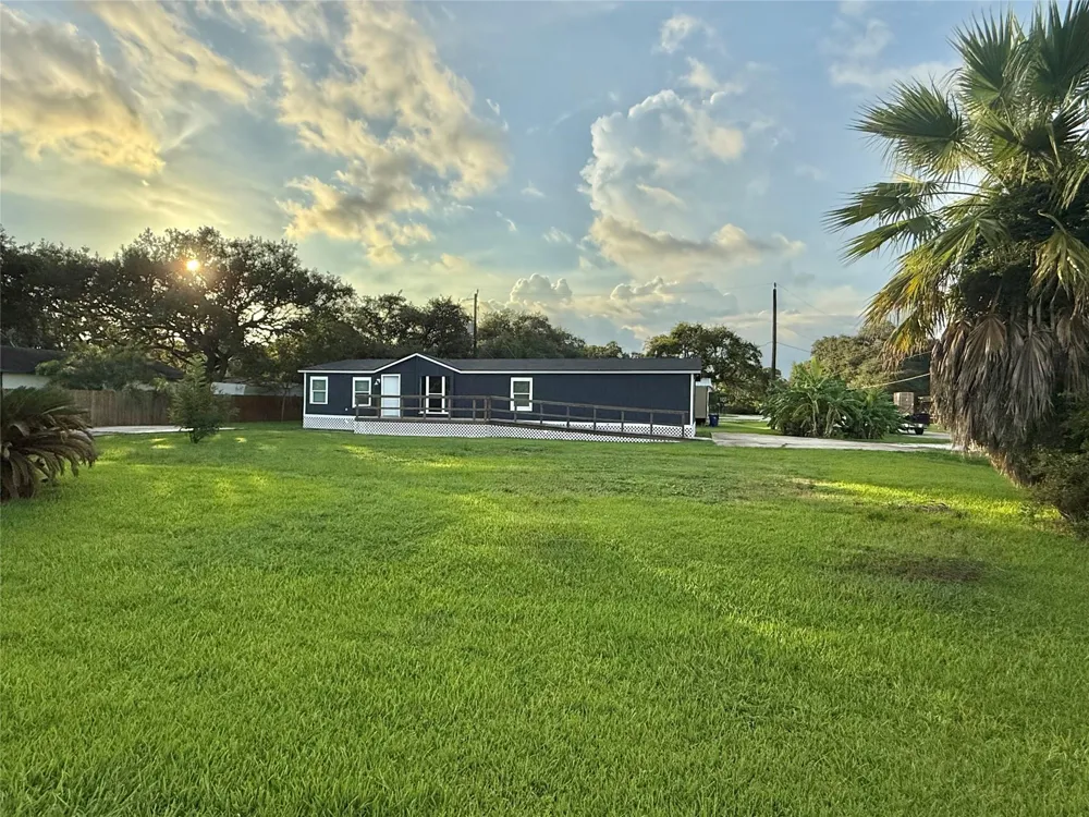 237 Linda Lane Oyster Creek, TX 77541