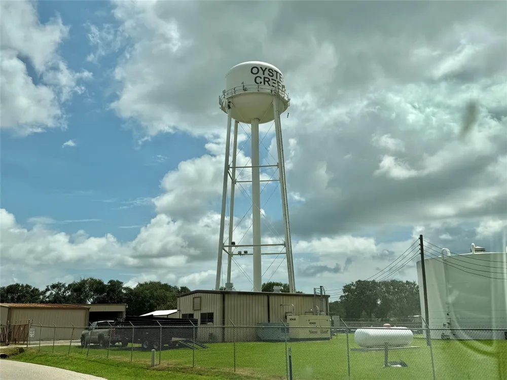 237 Linda Lane Oyster Creek, TX 77541