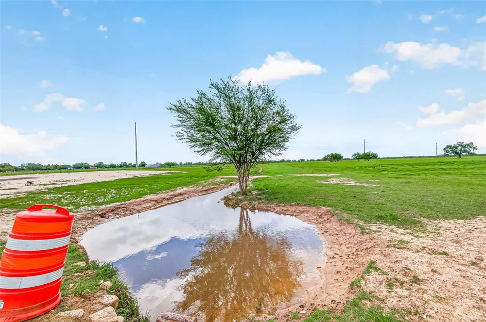 12893 Fm 1887 Road Hempstead, TX 77445