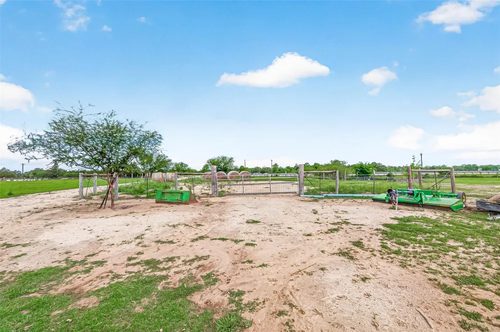 12893 Fm 1887 Road Hempstead, TX 77445