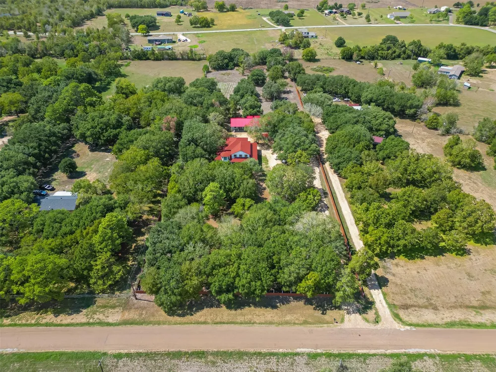 6121 County Road 225 Hungerford, TX 77448