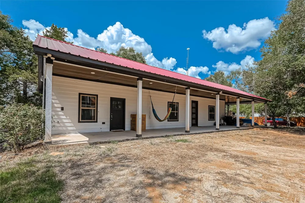 6121 County Road 225 Hungerford, TX 77448