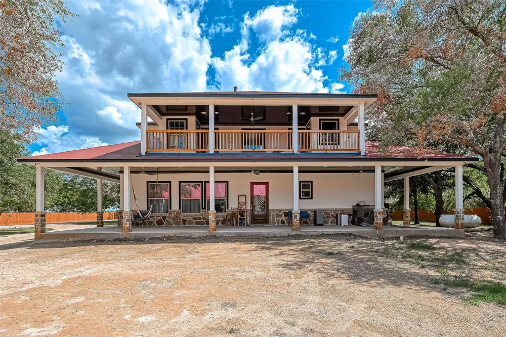 6121 County Road 225 Hungerford, TX 77448