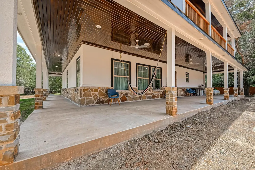 6121 County Road 225 Hungerford, TX 77448