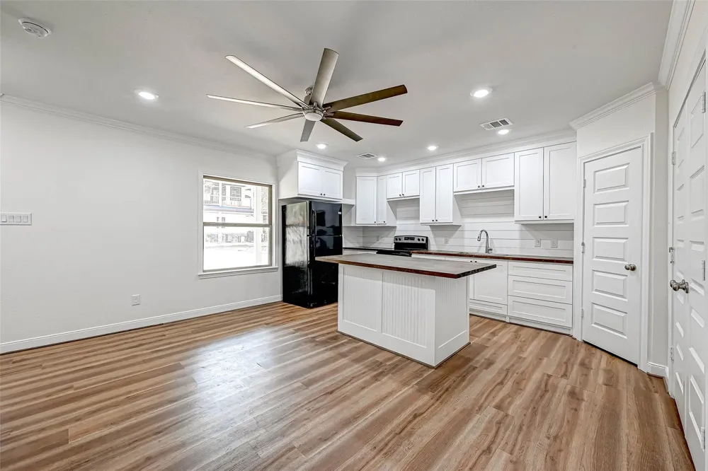 6121 County Road 225 Hungerford, TX 77448