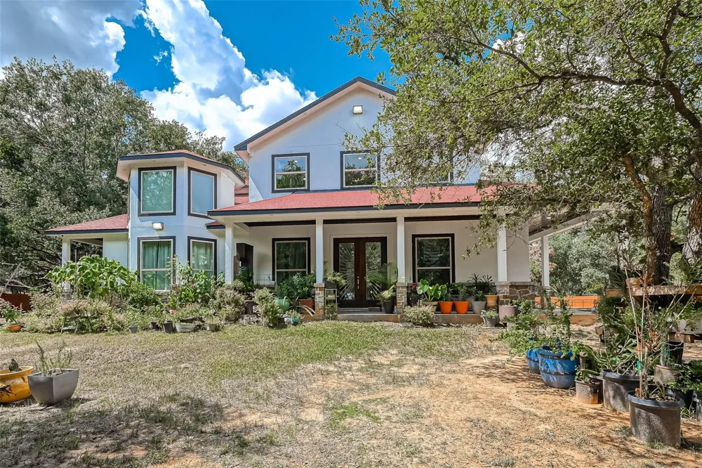 6121 County Road 225 Hungerford, TX 77448