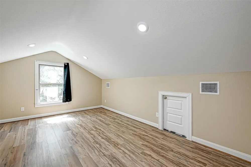 6121 County Road 225 Hungerford, TX 77448