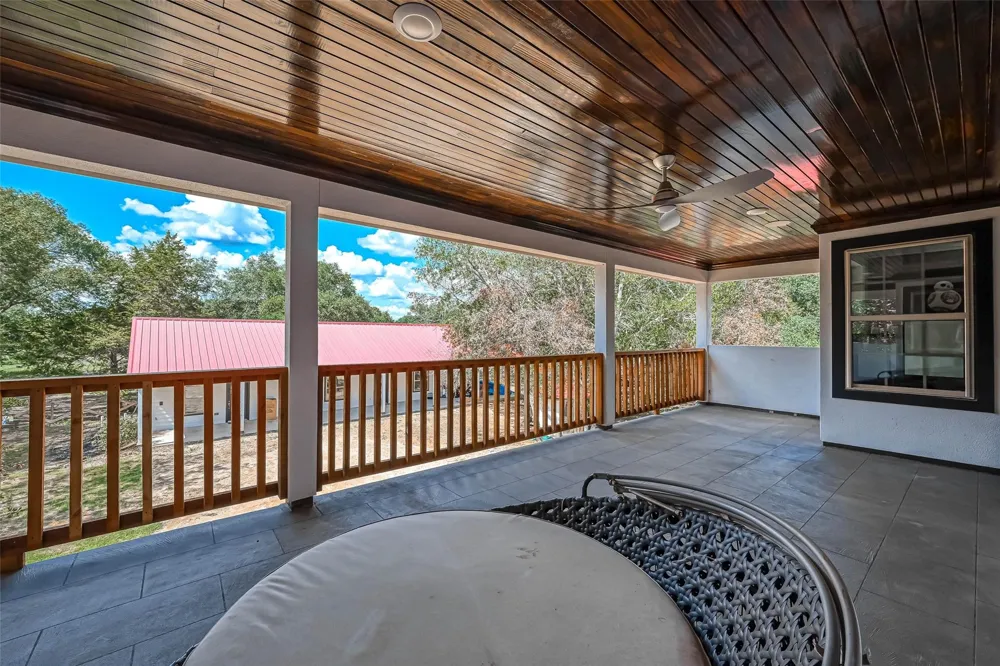 6121 County Road 225 Hungerford, TX 77448