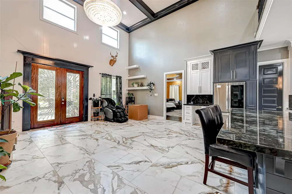 6121 County Road 225 Hungerford, TX 77448