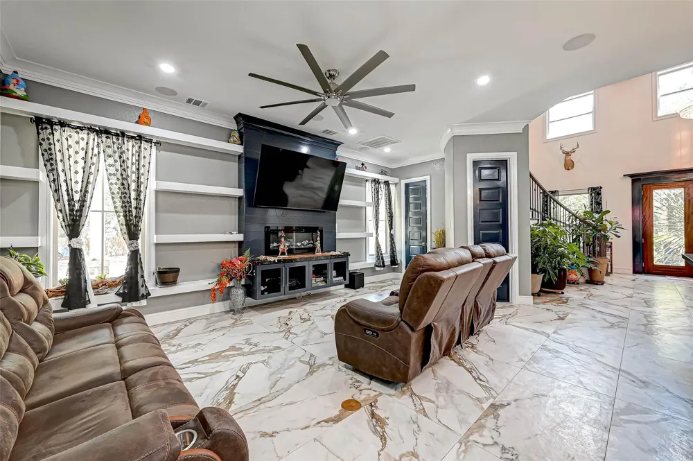6121 County Road 225 Hungerford, TX 77448